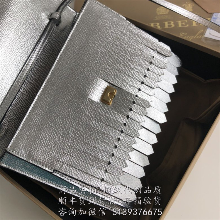 Burberry 银色 40687921 镂花流苏 皮革斜背包