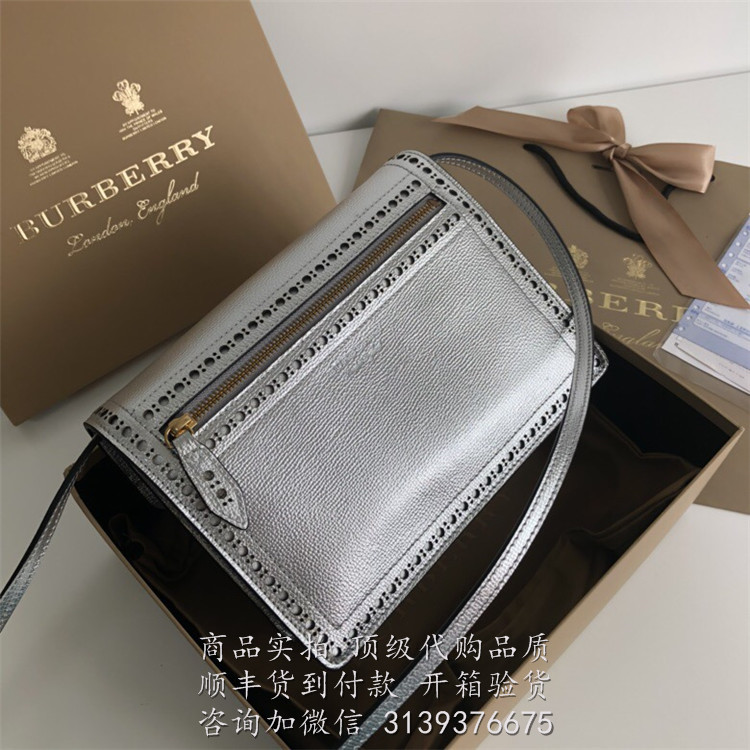 Burberry 银色 40687921 镂花流苏 皮革斜背包