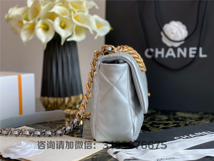 chanel/香奈儿 银色光滑小羊皮 19 maxi 口盖包斜挎链条包as1162