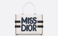 Dior/迪奥 白色和蓝色 Miss Dior Graffiti 图案刺绣 大号 Book Tote 手袋 M1286ZEZY_M75E